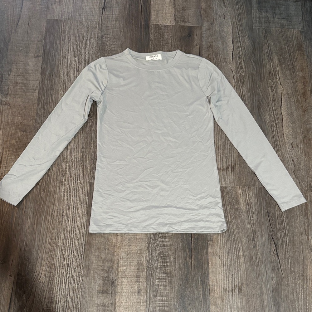 Zenana Outfitters Gray Long Sleeve Tee